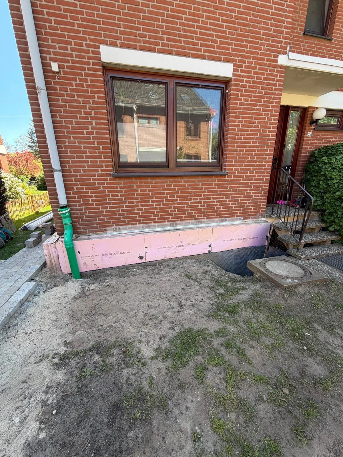Fassadendämmung am Sockelbereich eines Einfamilienhauses